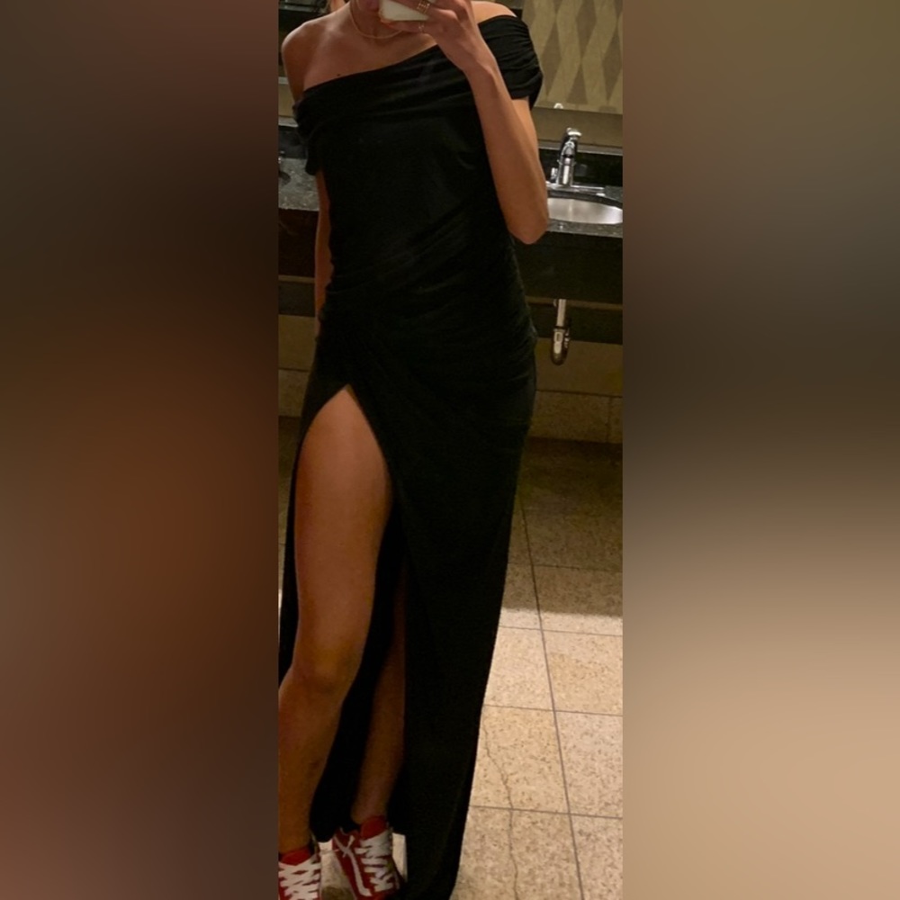 Windsor Prom Dress (black - off the shoulder)